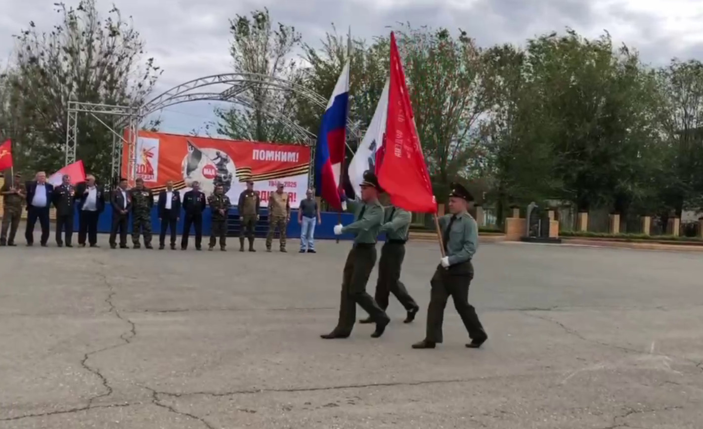 На Центральной площади прошел торжественный парад «Равнение на героев», посвященный 80-й годовщине Великой Победы.