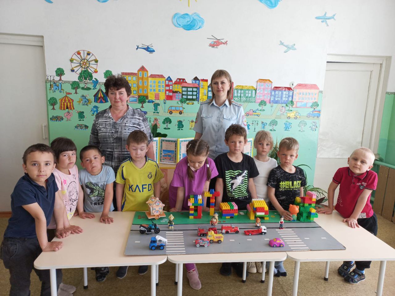 Проведены профилактические беседы по правам ребенка и о правилах дорожного движения.