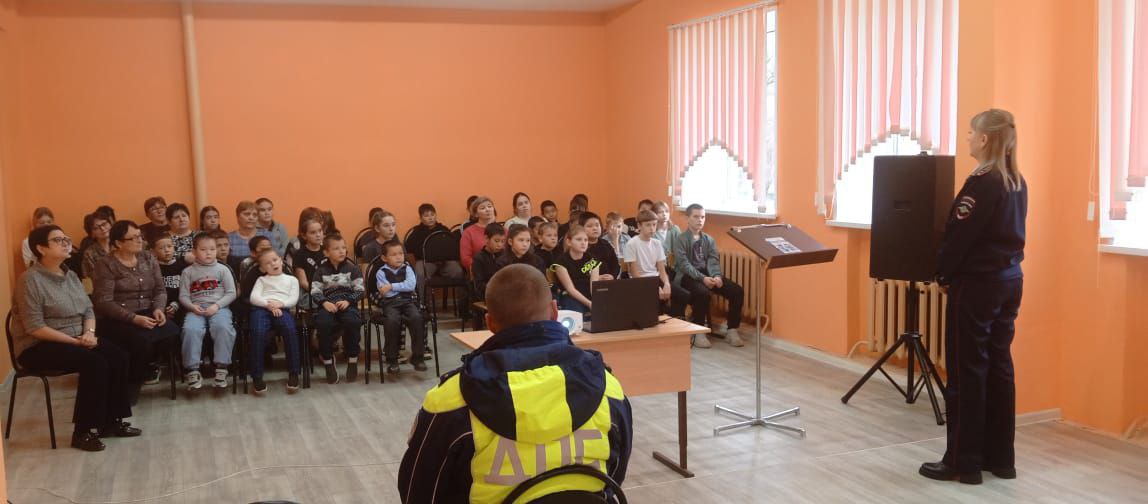 Сотрудники полиции провели профилактическую беседу с учениками в с.Агафоновка.
