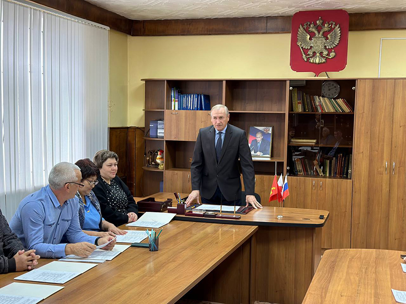 Переизбран на новый срок председатель Собрания депутатов Питерского района.