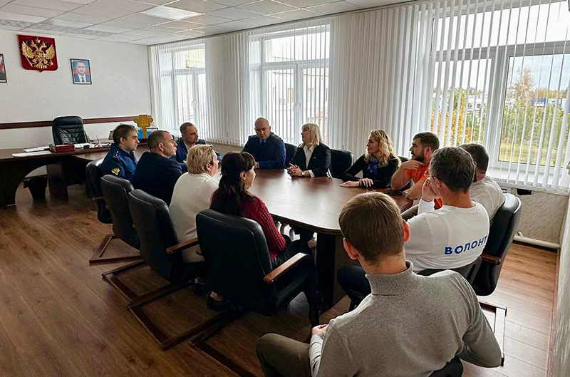 Сегодня Питерский район в рамках реализации проекта «Линия фронта» посетили представители регионального отделения ОНФ в Саратовской области.