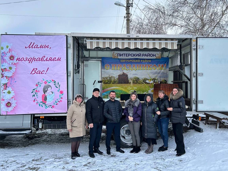 В Питерском районе прошли праздничные мероприятия, посвящённые Дню матери.