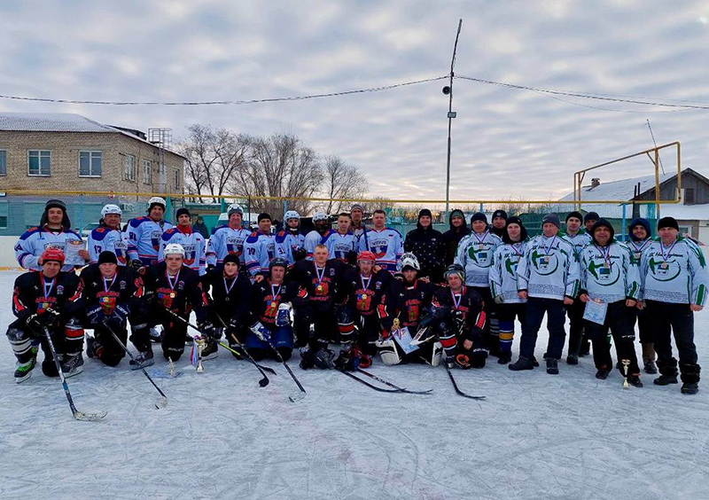 27 января состоялся турнир по хоккею на кубок главы Питерского района.