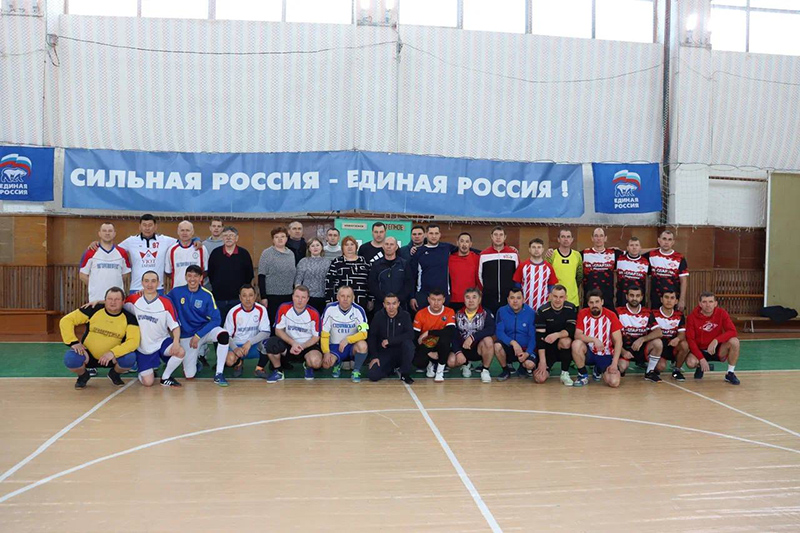 В минувшие выходные в детско - юношеской спортивной школе села Питерка состоялся традиционный турнир по мини - футболу среди мужских команд - ветеранов.