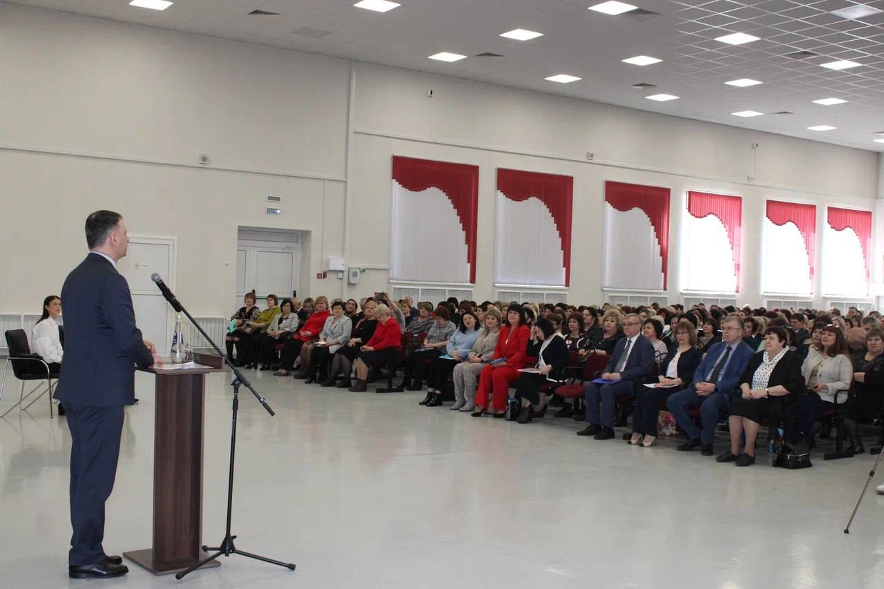 В Саратове на базе школы «Аврора» состоялся двухдневный форум «Управление школой: современные реалии, трансформация, прогрессия».