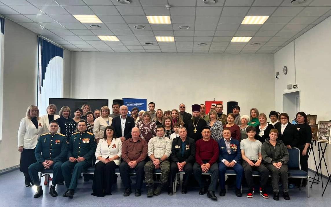 В Питерской школе прошло торжественное мероприятие, посвященное Году Защитника Отечества.