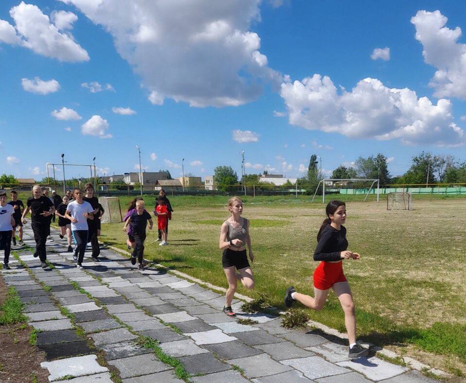 В Питерке состоялся районный летний фестиваль Всероссийского физкультурно-спортивного комплекса «Готов к труду и обороне» среди общеобразовательных школ района.