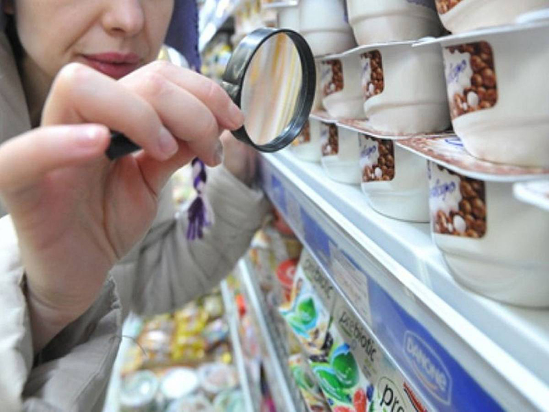 О действиях потребителя при приобретении пищевых продуктов с истекшим сроком годности.