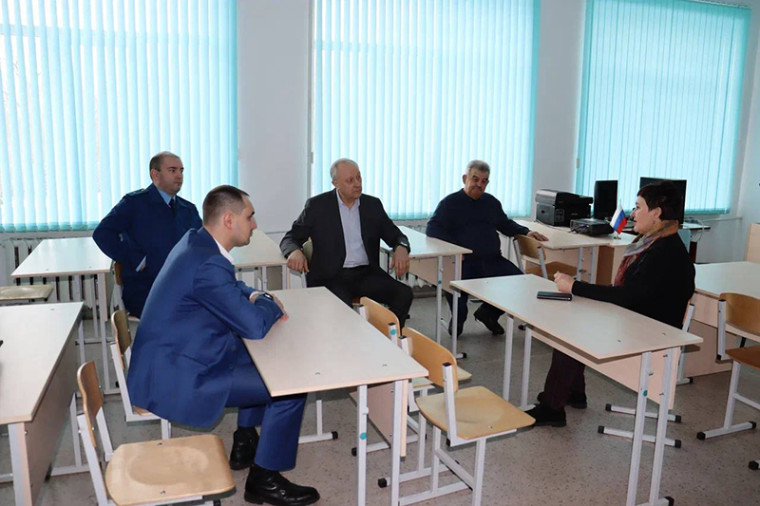 Питерский район с рабочим визитом посетил сенатор Российской Федерации Валерий Радаев.